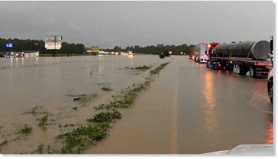 This image shows traffic at a standstill due to flooding in Lufkin, Texas, on Thursday, May 2, 2024.