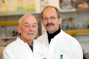 HZI biologist Dr. Herbert Irschik (left) and HZI chemist Dr. Rolf Jansen 