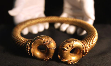 Click to enlarge Iron age gold collar