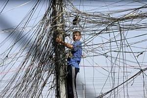 Click to enlarge Iraqi man repairing