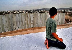 palestine-wall boy