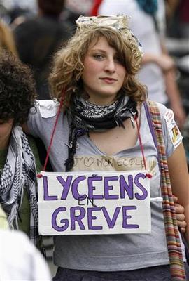French high school students demonstrate with teachers 