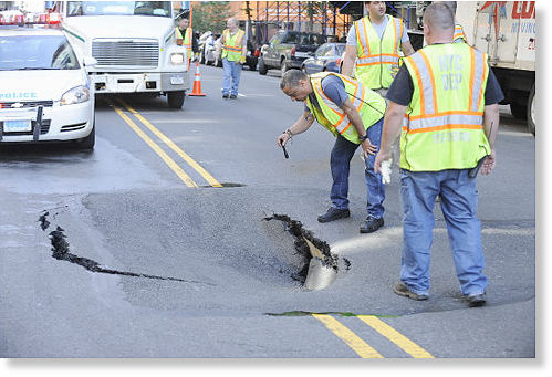  Sinkholes on Big Apple  Cracked  New York  Us  Midtown Sinkhole Stops Rush Hour