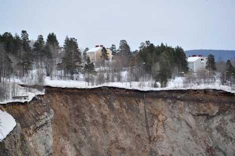 Large Sinkhole on Galactic Earth Daily Truth Report 04 15 2012   Planet Is Heating Up