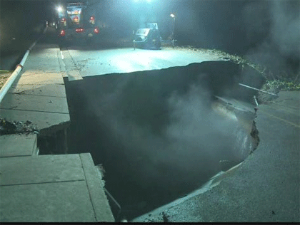 Sinkhole Images on Cbs A Storm Caused A 20 Foot Sinkhole To Form Along Mountain View