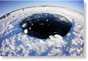 ice_hole_lake_chelyabinsk.jpg