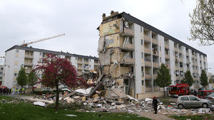 france_building_collapse_dead_.jpg