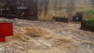 Flooding_in_Walsden_West_002.jpg