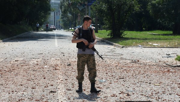 Click to enlarge Donetsk militia soldier