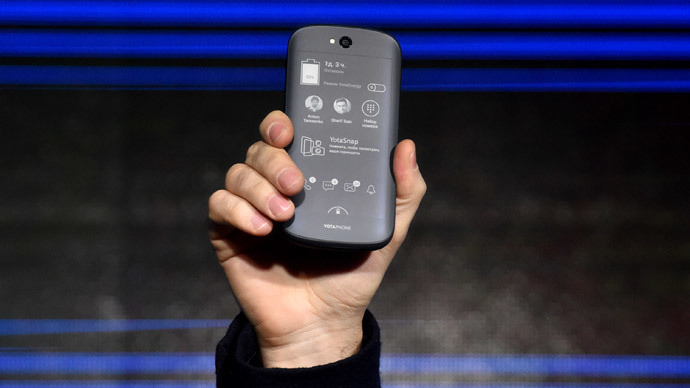Click to enlarge Yotaphone_2