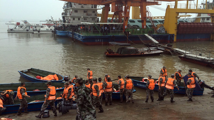 Cyclone causes ship to sink on Yangtze River