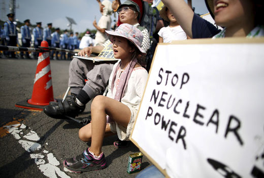 Protests restarting Sendai nuclear power station 