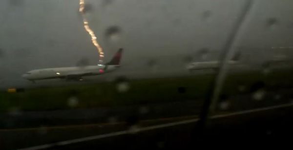 Altanta plane lightning