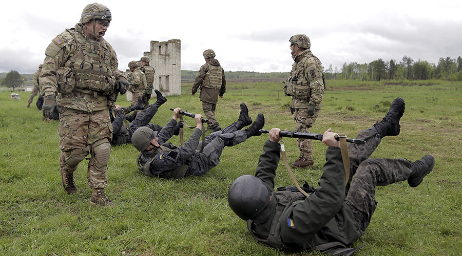 Ukraine soldiers training