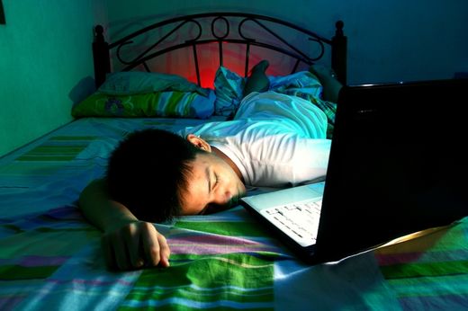 Click to enlarge computer light, melatonin productions