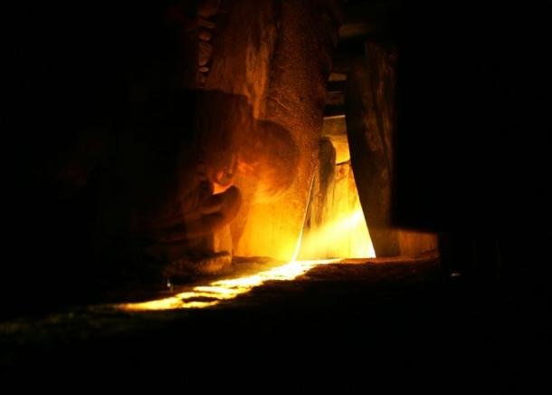 solstice Newgrange monument