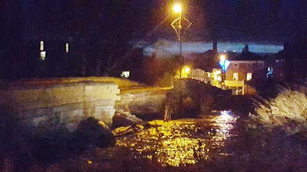 Tadcaster Bridge near York collapses