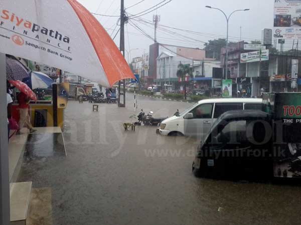 Ampara town flooded