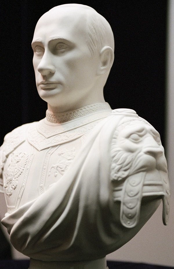 Putin Caeser sculpture