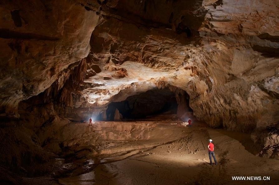 Photo taken on March 3 shows scientists exploring a huge doline in Donglan County, Hechi City of south China's Guangxi Zhuang Autonomous Region. 