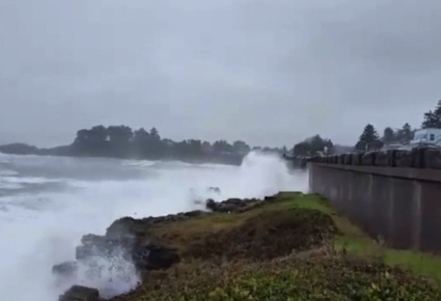 Wild waves beat Oregon Coast