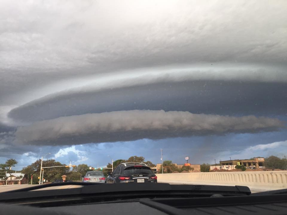 Ominous shelf cloud appears in San Antonio, Texas as storm moves