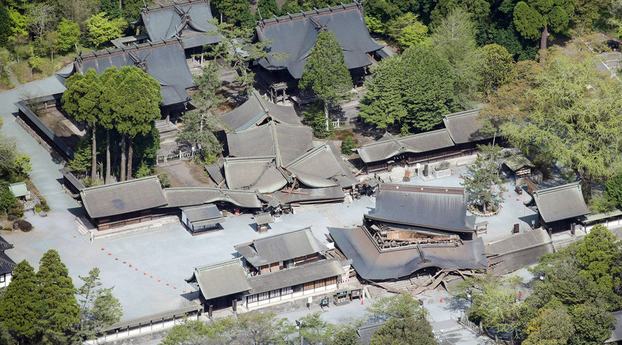 Click to enlarge Japan earthquake damage Aso shrine