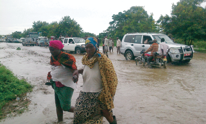 Following torrential rains, fresh floods have started hitting Kasese destroying roads 