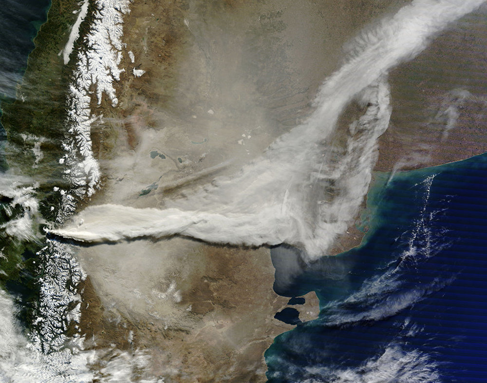 Volcanic plume is blowing east over Argentina to Atlantic Ocean