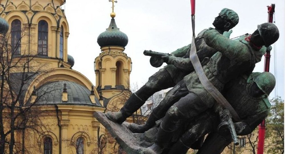 Poland Prepares to Demolish Remaining Soviet Monuments to WWII Liberation 