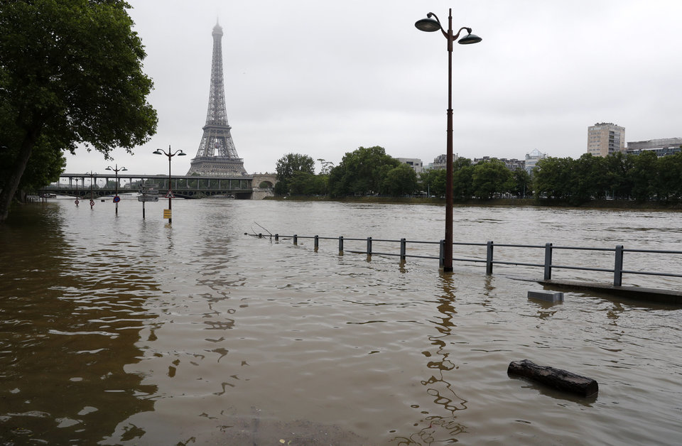 france floods paris eiffel tower