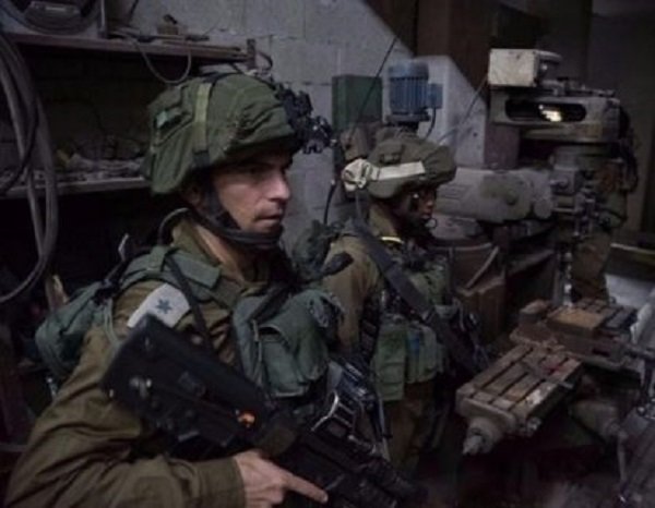 Israeli soldiers raiding workshop