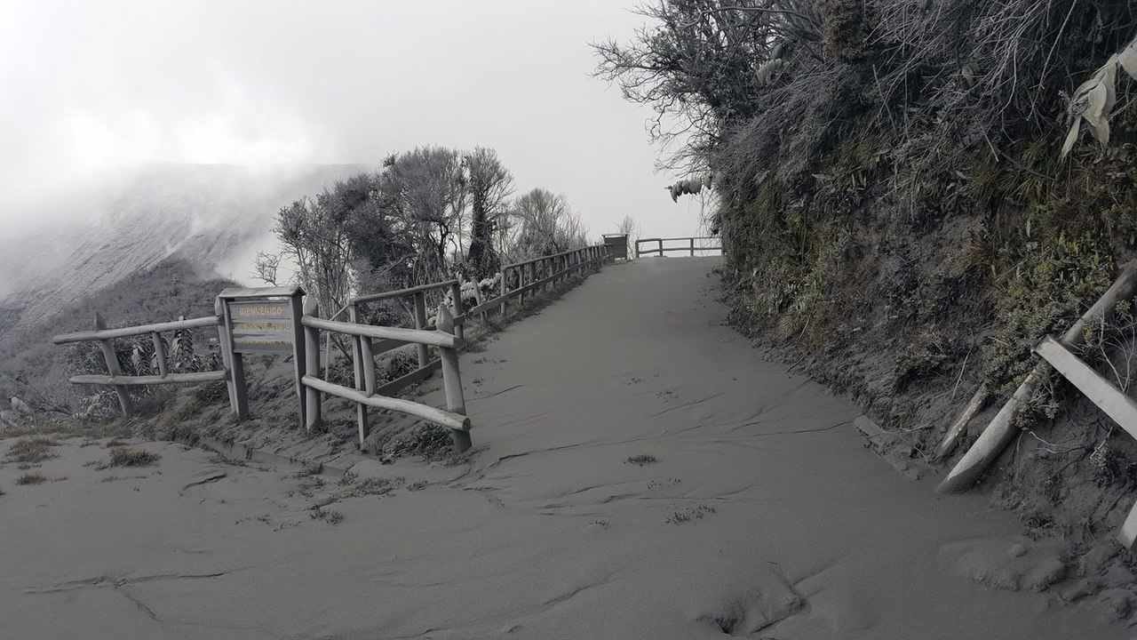Click to enlarge Turrialba volcano ash
