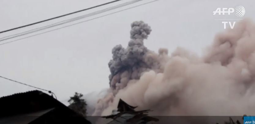 Click to enlarge Sinabung eruption Nov 2106
