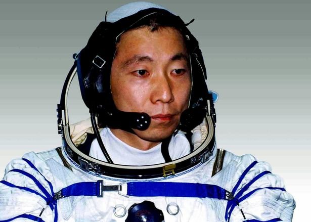 Click to enlarge Chinese astronaut Yang Liwei