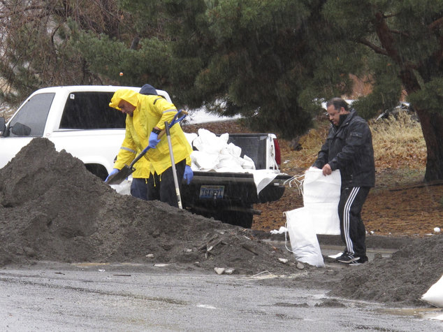 Local residents braved the heavy rain to fill sandbags on Sunday, Jan. 8, 2017, near the Truckee River in Sparks, Nev. 