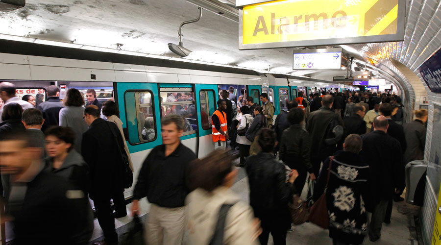 Alert in Paris as knifeman attacks metro riders at random