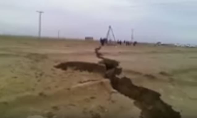 Pakistan earth crack