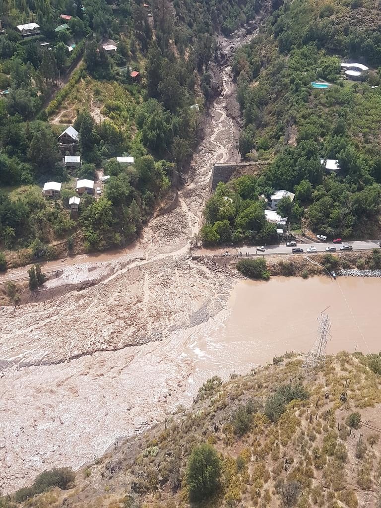 Flooding along the Maipo River in San Alfonso. 