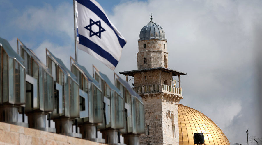 Israel flag mosque