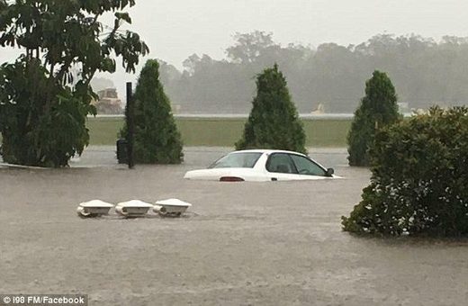 Floods in New South Wales, Australia after 500 mm (20 inches) of rain in a week