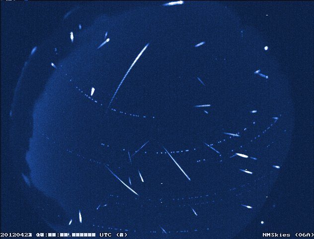 image of Lyrid and not-Lyrid meteors 