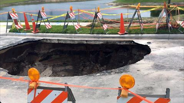 Large sinkhole opens in Winter Garden, Florida neighborhood