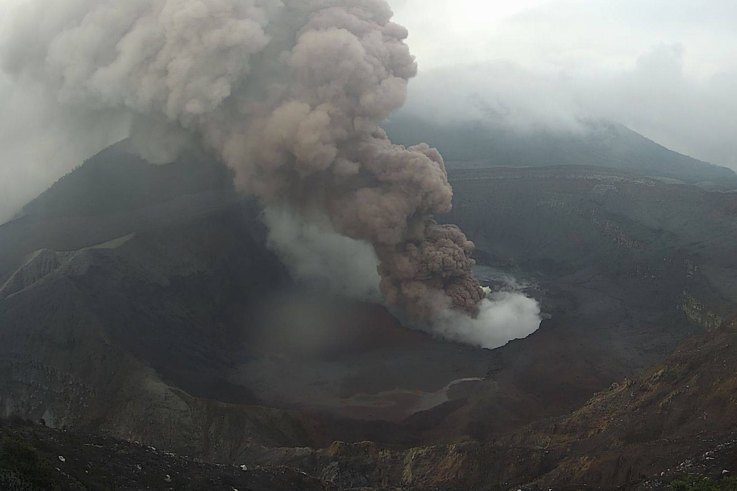 June 2 Poas Volcano activity.