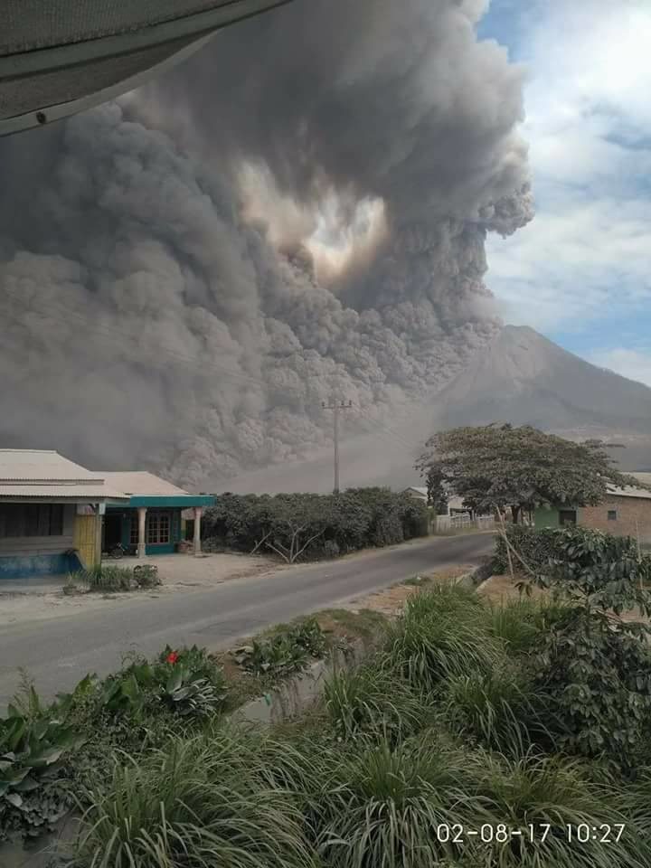 Sinabung erupts