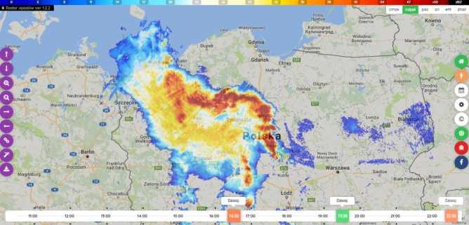 Bow echo storm over Poland