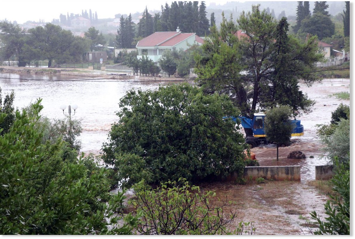 Flooding in Zadar, Croatia after 280mm (11 inches) of rain in 24 hours