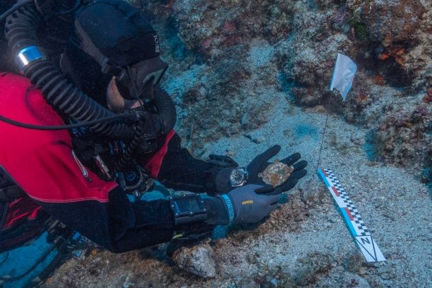 divers Antikythera shipwreck