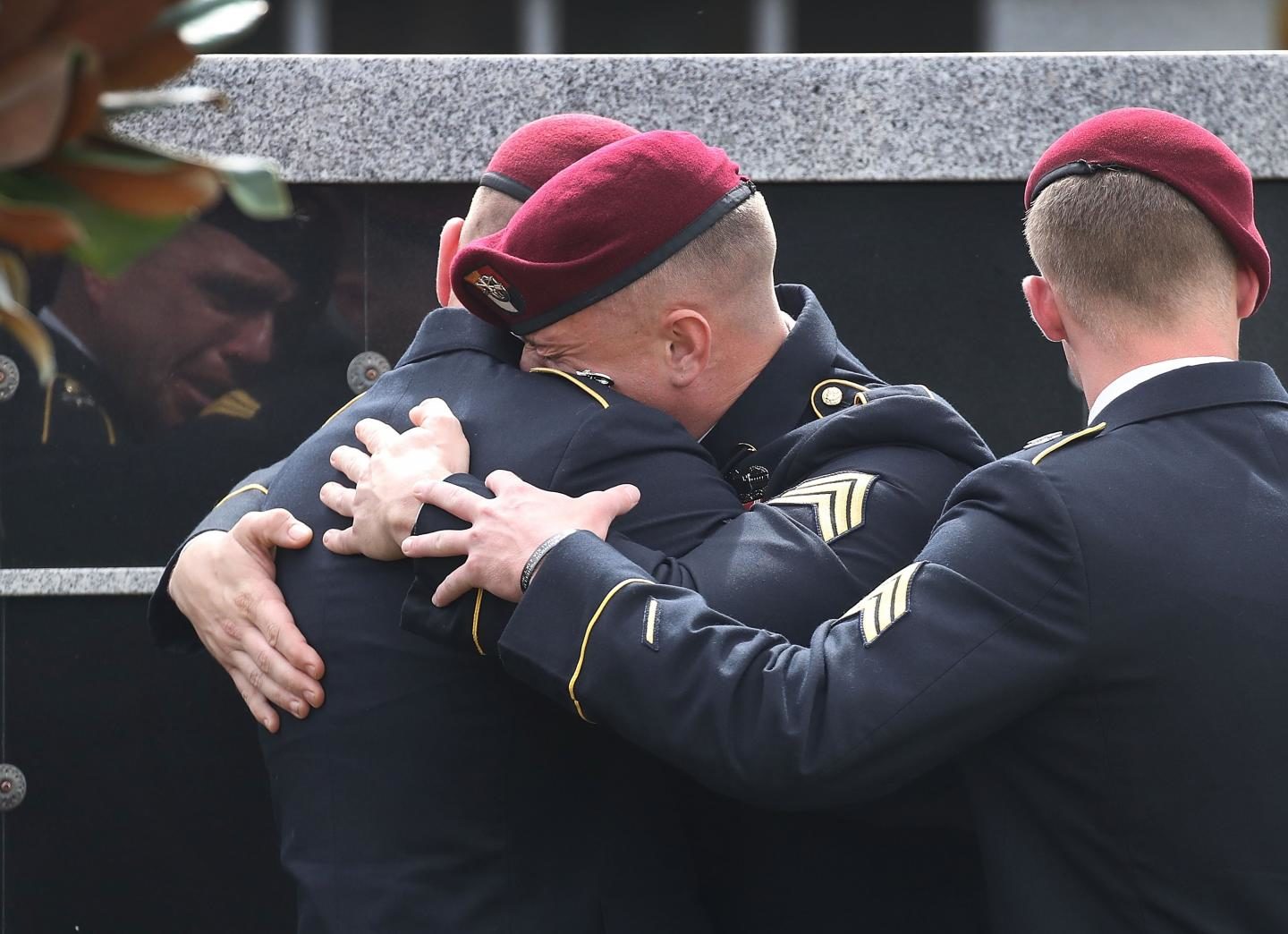 US soldiers hug