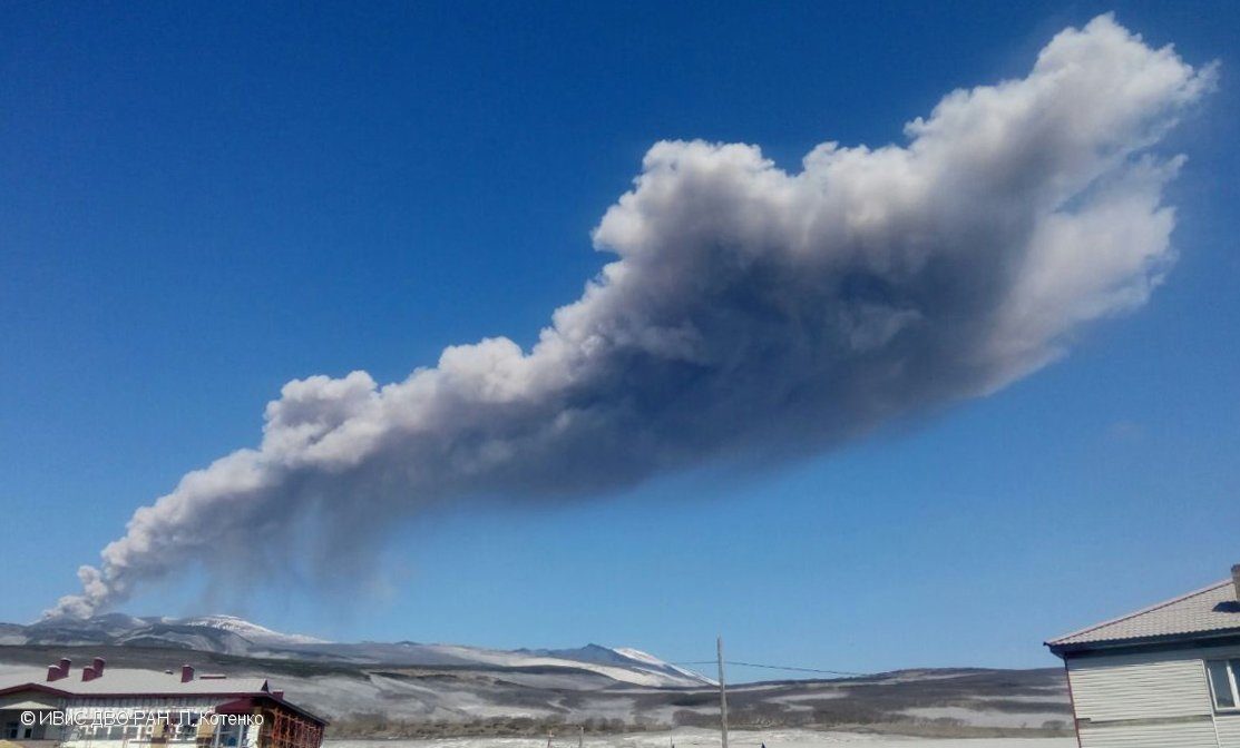 Explosive event at Ebeko volcano on 23 May, 2017